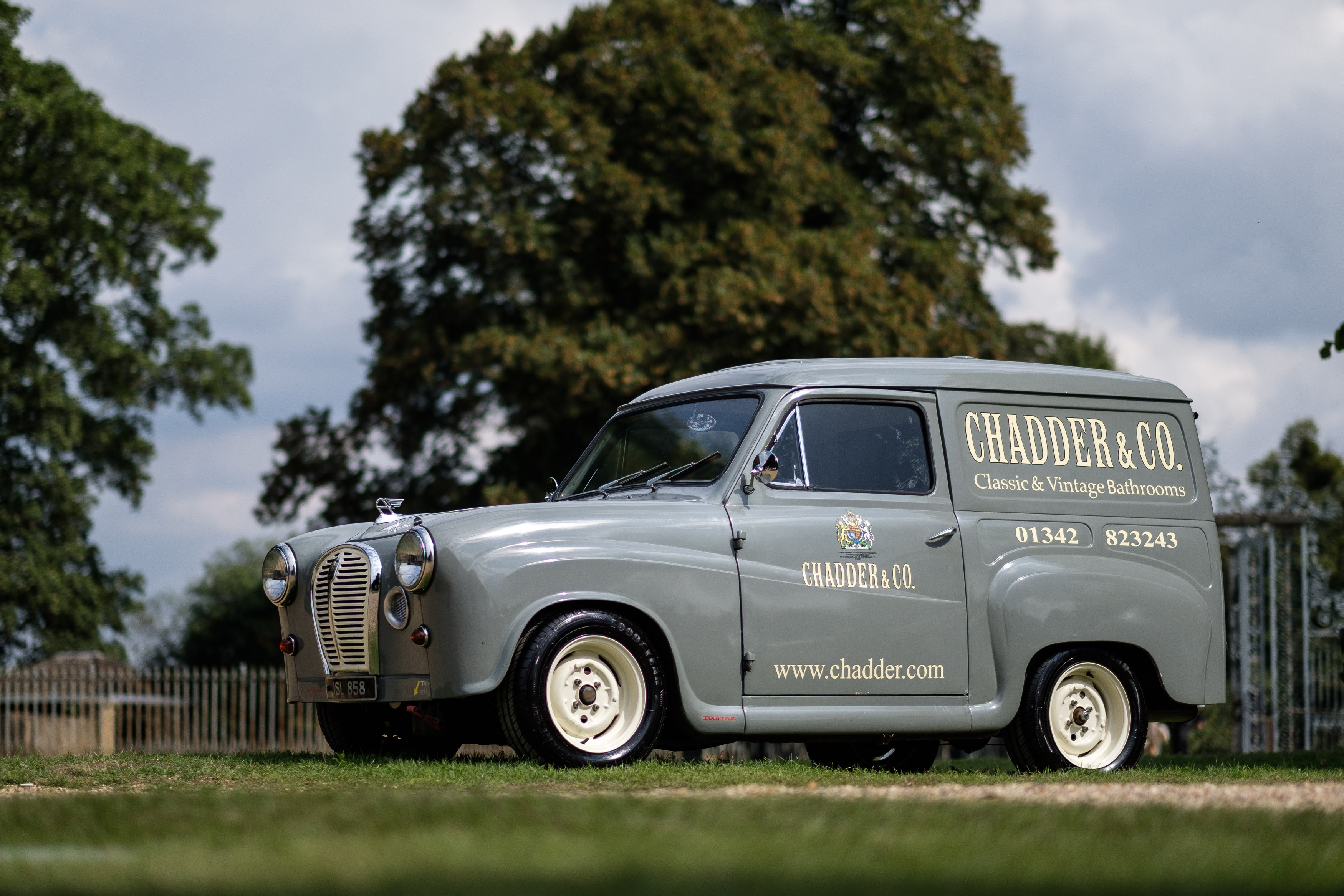 Bespoke Cisterns , Bespoke Toilets , Luxury Podwer room ,Victorian Toilet ,Chadder Van